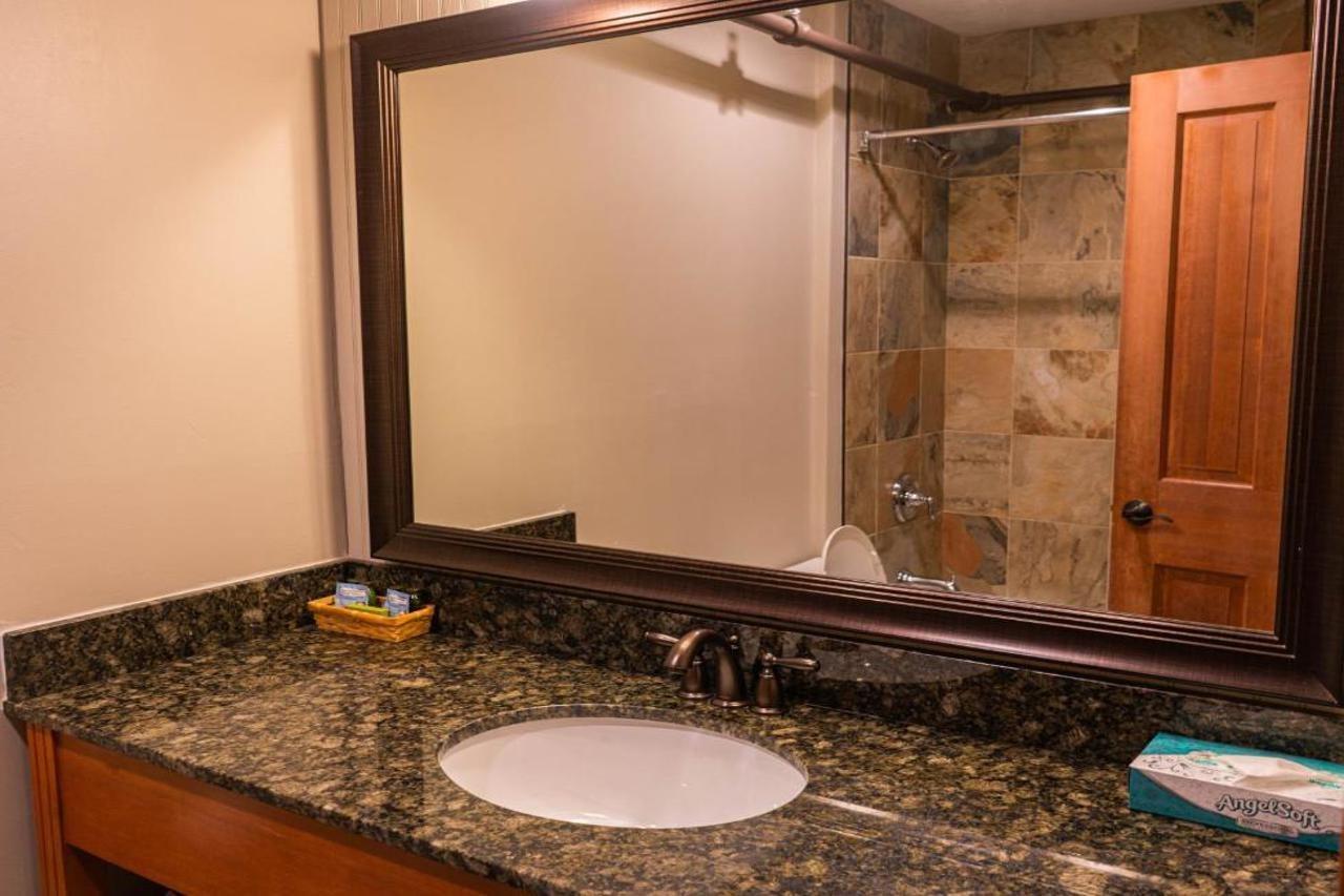 The Black Bear Lodge At Stratton Mountain Resort Extérieur photo