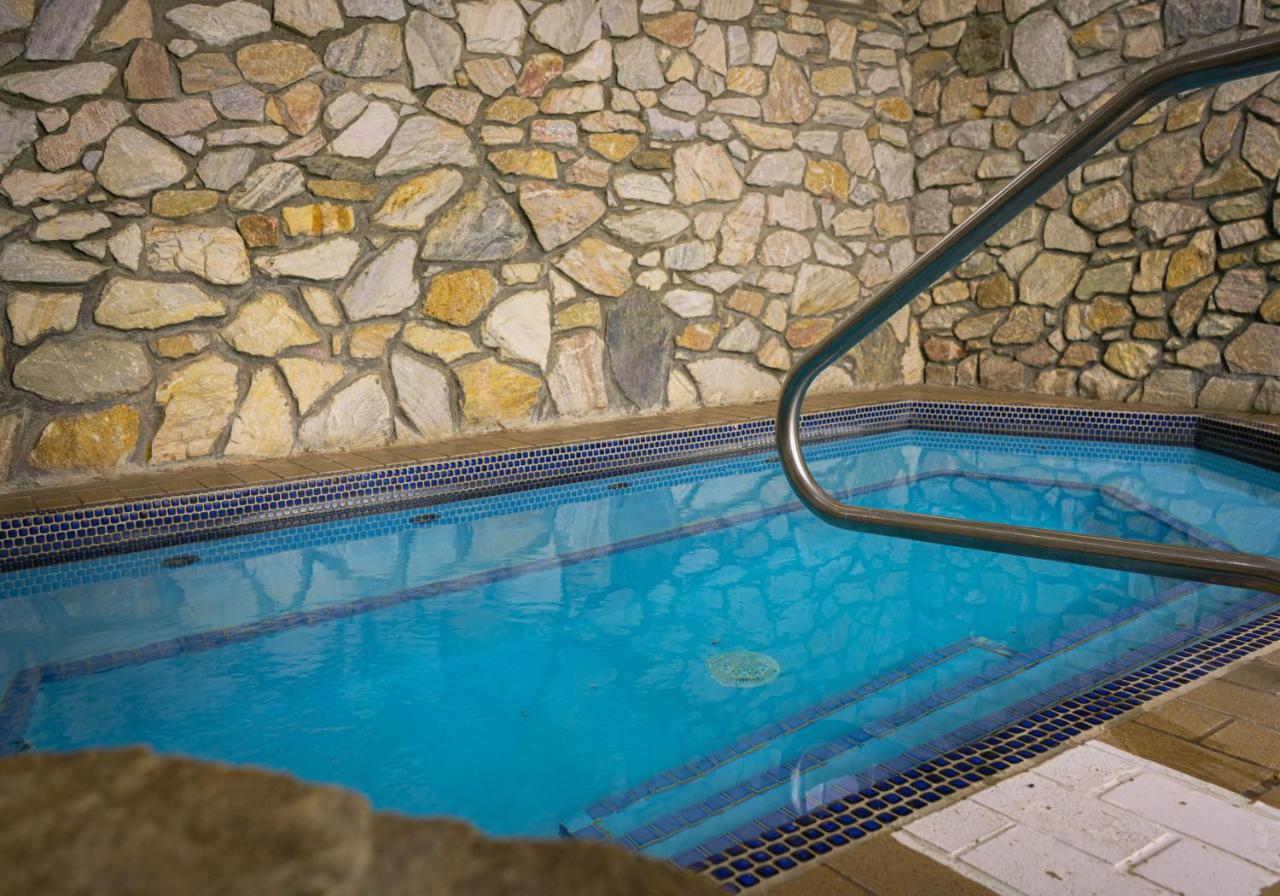 The Black Bear Lodge At Stratton Mountain Resort Extérieur photo