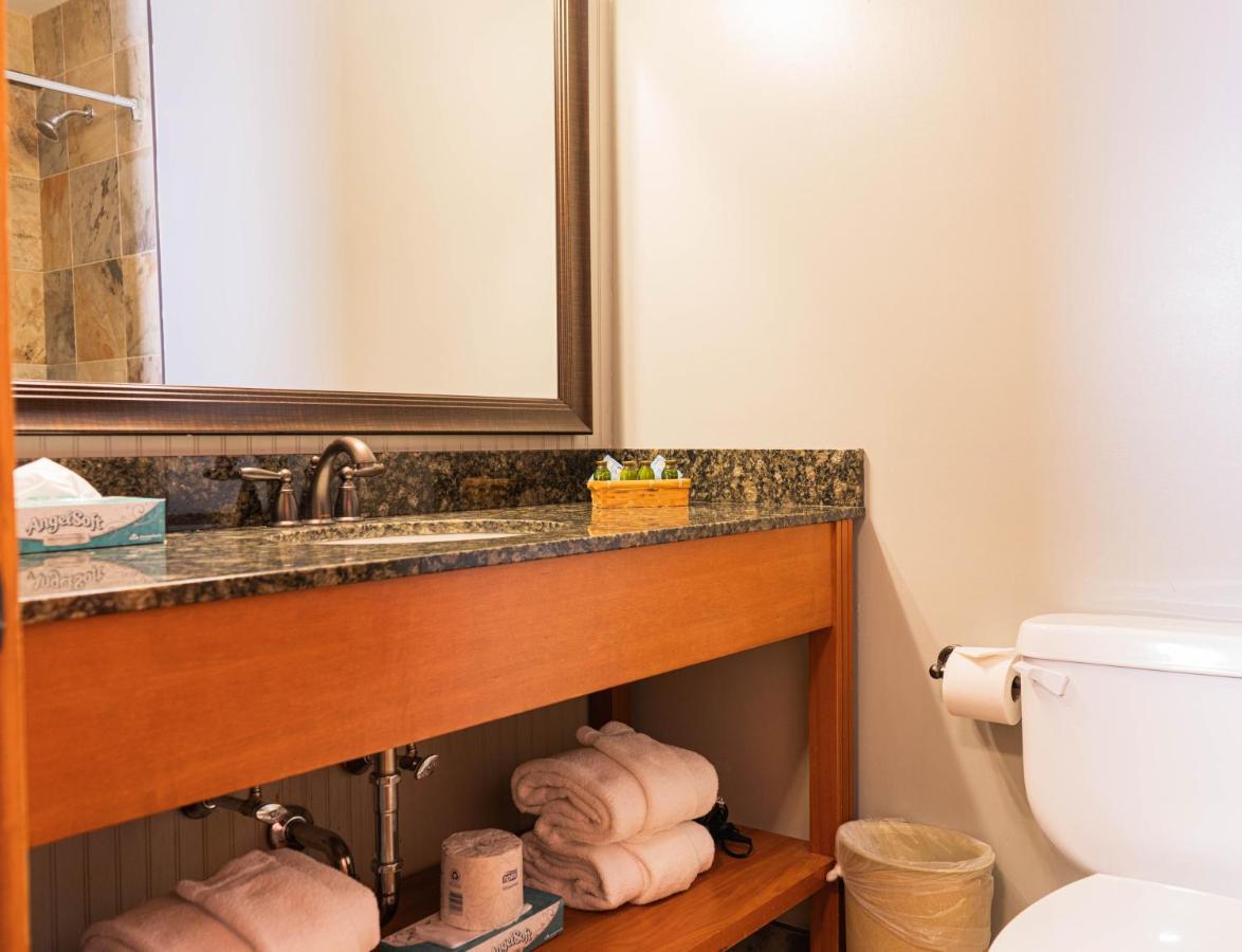 The Black Bear Lodge At Stratton Mountain Resort Extérieur photo
