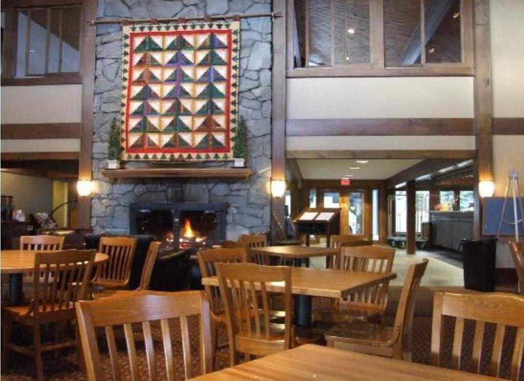 The Black Bear Lodge At Stratton Mountain Resort Extérieur photo