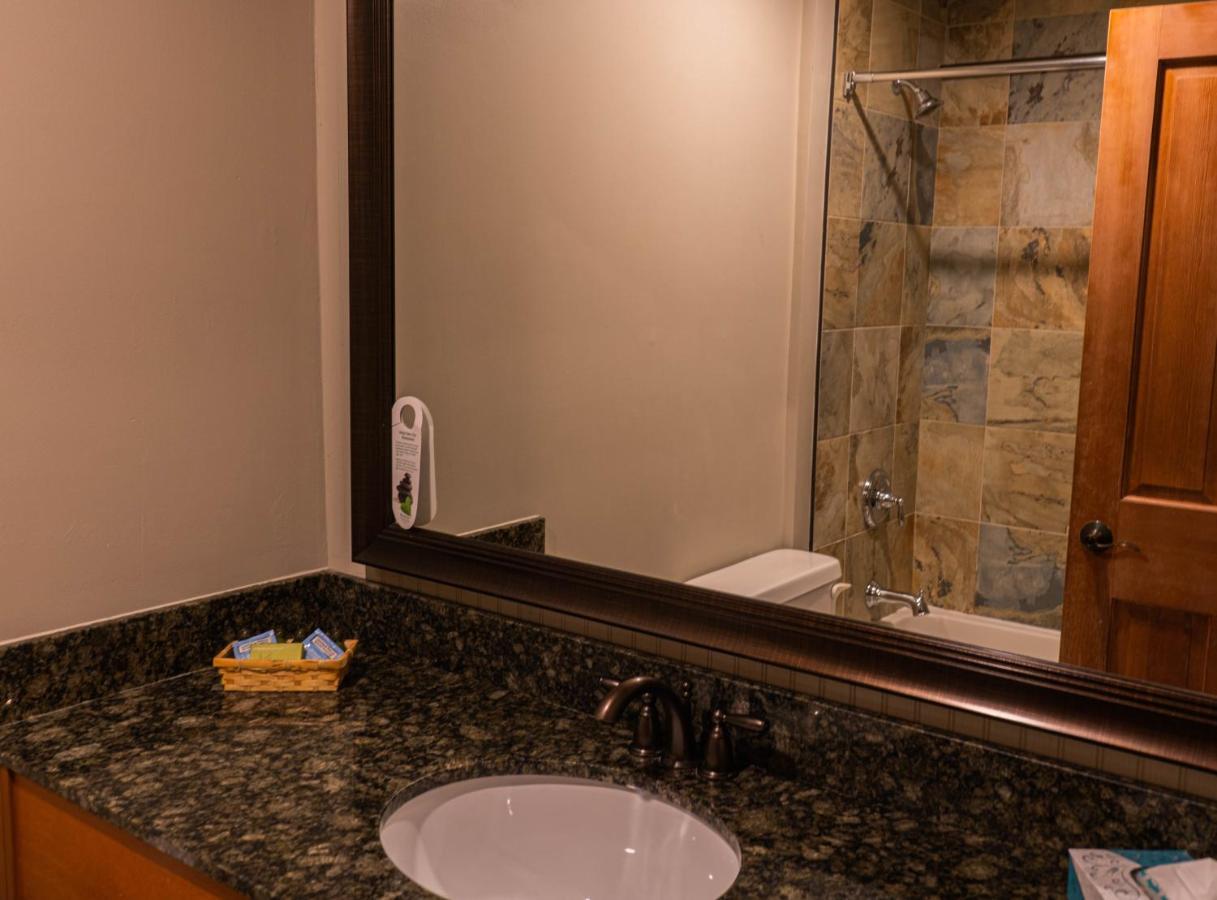 The Black Bear Lodge At Stratton Mountain Resort Extérieur photo