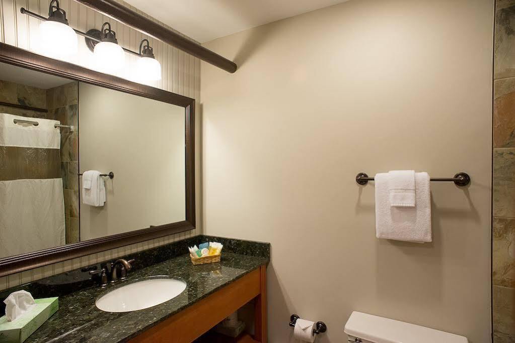 The Black Bear Lodge At Stratton Mountain Resort Extérieur photo